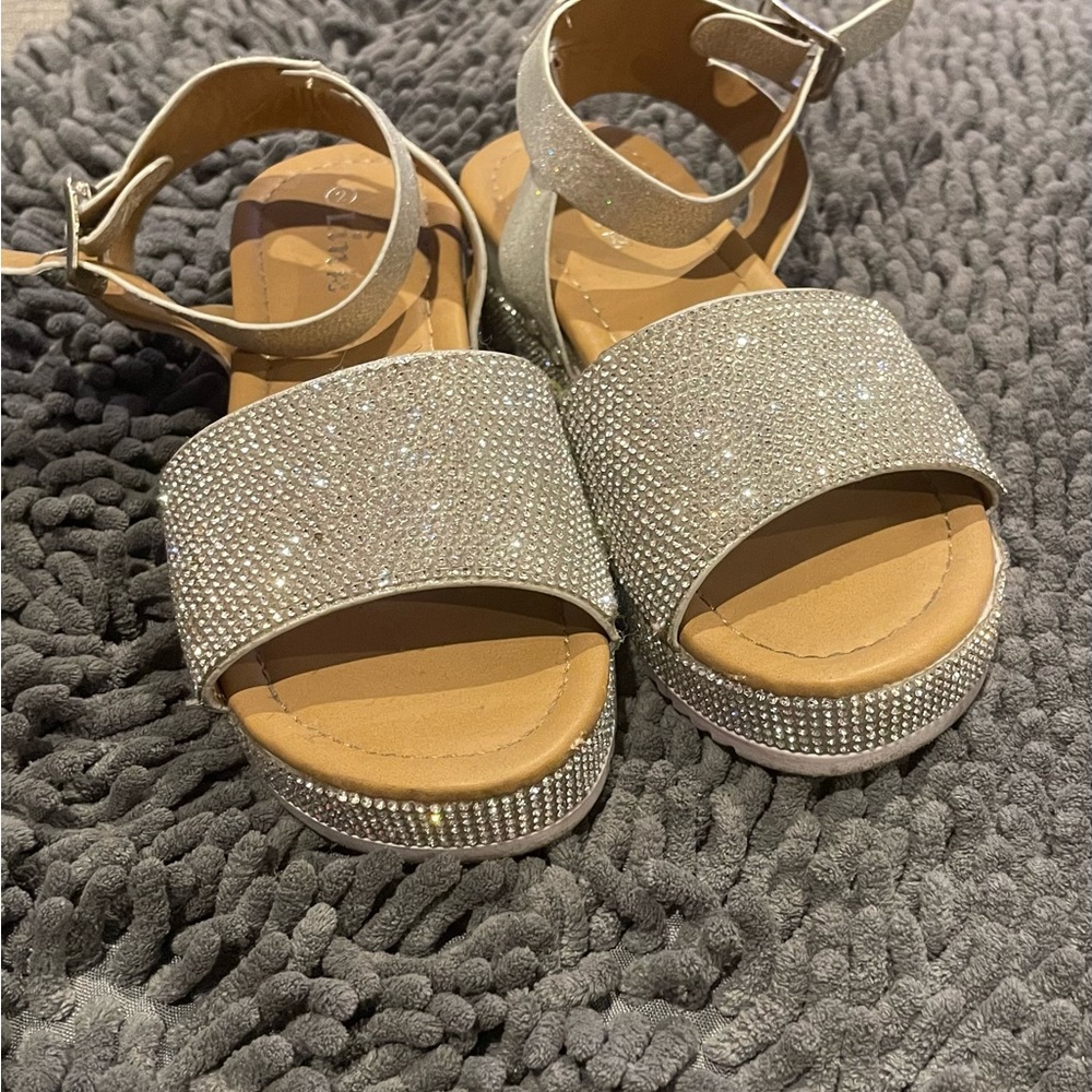 Slightly used girl sandals size 2